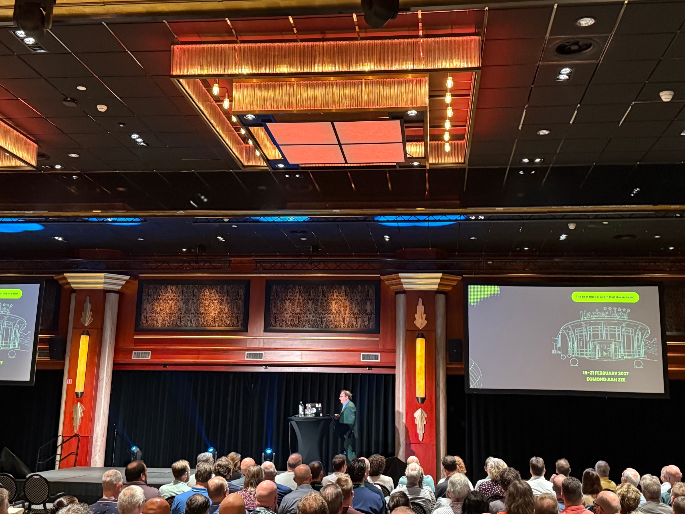 Presentatie van SAFARI voor een zaal met auditors van de Belastingdienst